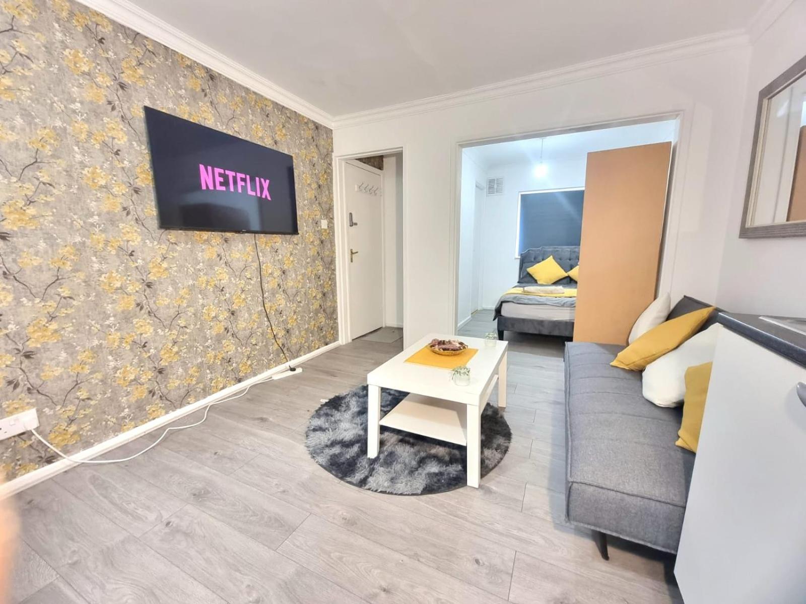 Apartment Stevenage Studios *